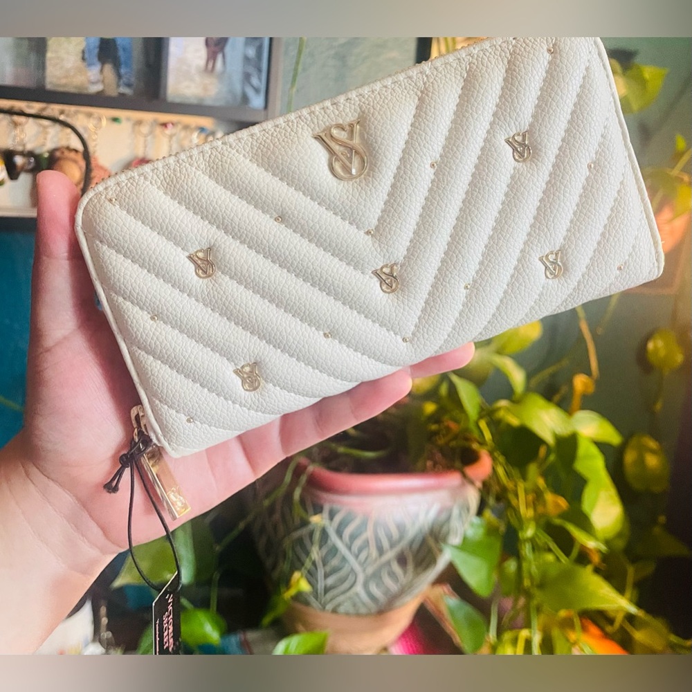 Victoria secret wallet 🦢